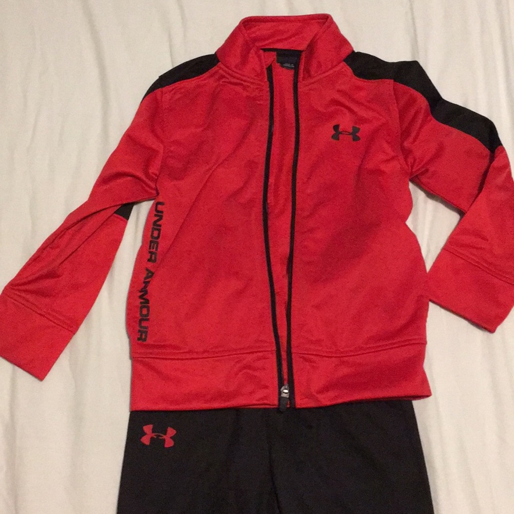 Boys under armour warm up set, size 5.